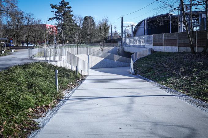 S podhodom je znova vzpostavljena povezava z Lattermanovim drevoredom, ki ga je pred desetletji odrezala železniška proga.  | Foto: Ana Kovač