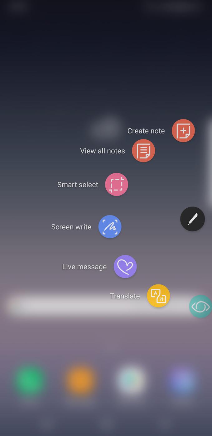 Ko potegmeno pisalo S-Pen iz njegovega doma v spodnjem desnem delu pametnega telefona Note 8, se na zaslonu takoj pojavi izbirnik z različnimi možnostmi uporabe tega pisala. | Foto: Srdjan Cvjetović