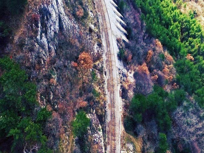 Drugi tir, železnica | Foto: Gregor Pavšič