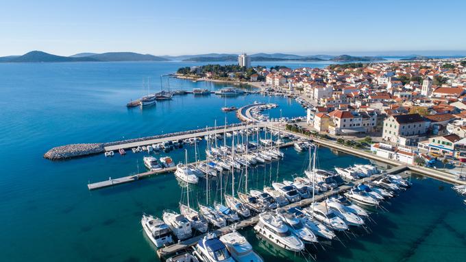 Vodice so znane po svojem živahnem vzdušju, čudovitih plažah in bogati kulturni zgodovini. | Foto: Petar Grgurev