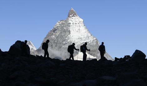 Po padcu z Matterhorna umrla dva alpinista