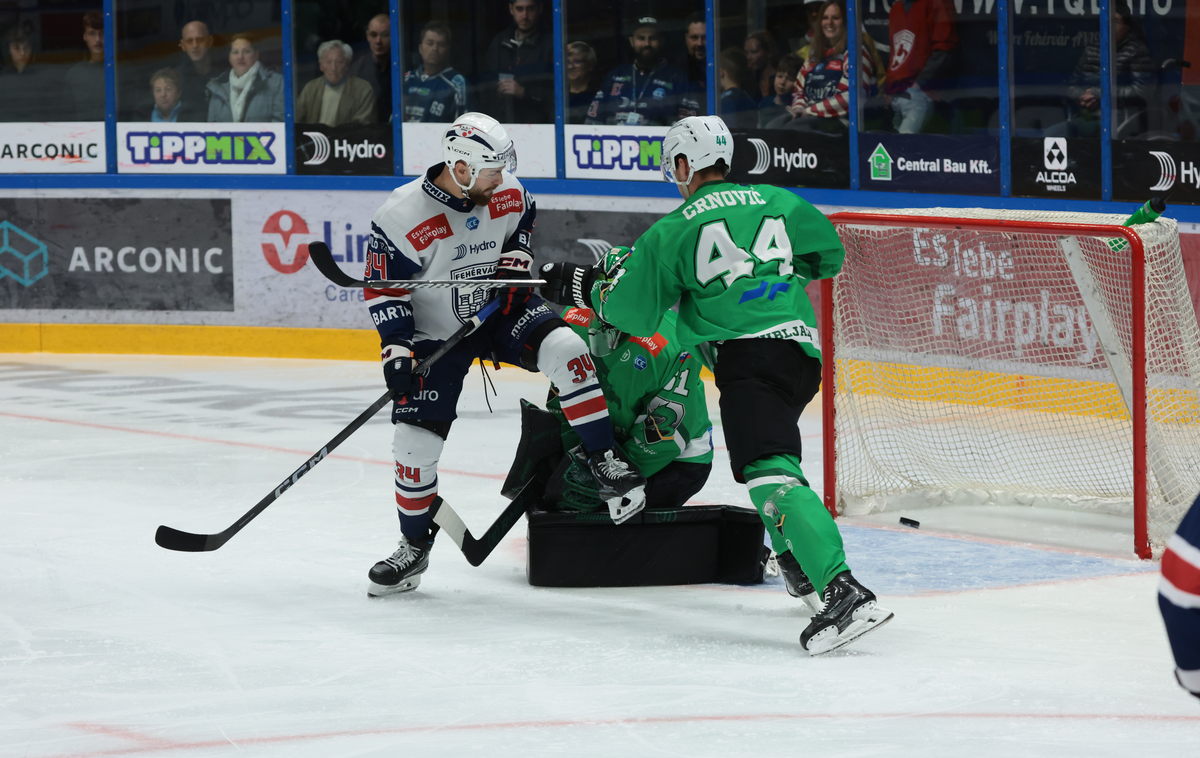 HK Olimpija : Fehervar | Olimpija je na Madžarskem vknjižila prvi gostujoči poraz sezone. | Foto Soós Attila/Hydro Fehervar AV19