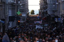 protest Trst proti covidnemu potrdilu 06112021