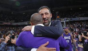 Zakaj je legendarni Divac z dresom Hornets osrečil  Kobeja Bryanta?