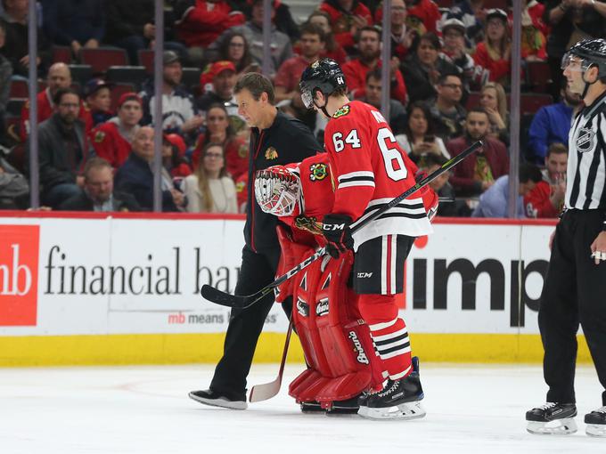 Collin Delia je srečanje končal predčasno, ob debiju v ligi NHL je zaustavil 25 strelov od 27. | Foto: Reuters