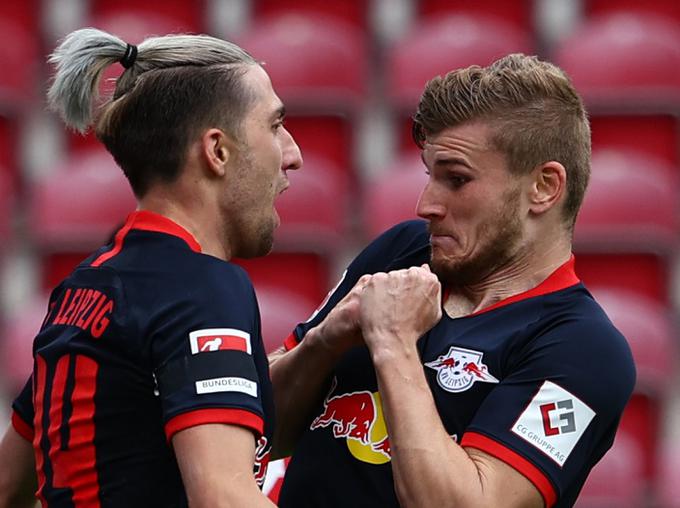 Tako je "čestital" podajalec Kevin Kampl strelcu Timu Wernerju na zadnji tekmi v Mainzu, na kateri je nastopil edini Slovenec v nemški bundesligi. | Foto: Guliverimage/Getty Images