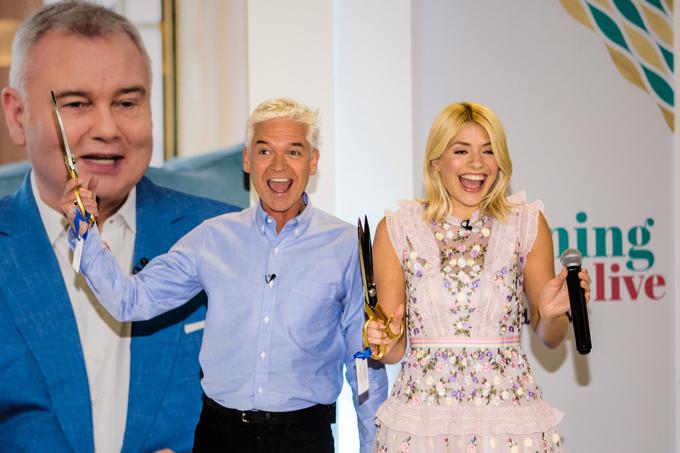 Schofield s sovoditeljico v oddaji This Morning Holly Willoughby. | Foto: Guliverimage/Vladimir Fedorenko