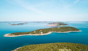 Luksuzni hrvaški otok: gostje prišli, letovišče je ostalo zaprto