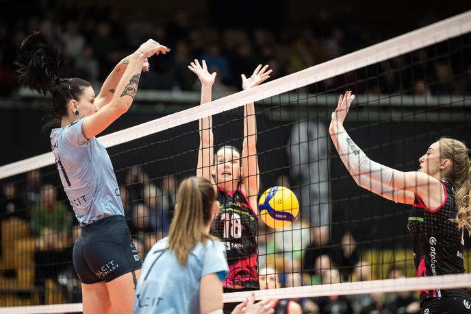 Odbojkarski pokal Slovenije, Calcit Volley - Nova KBM Branik | Kamničanke so s 3:1 premagale zagrebški Dinamo, Mariborčanke pa so bile boljše na gostovanju pri OK Marina Kaštela. | Foto Jure Banfi