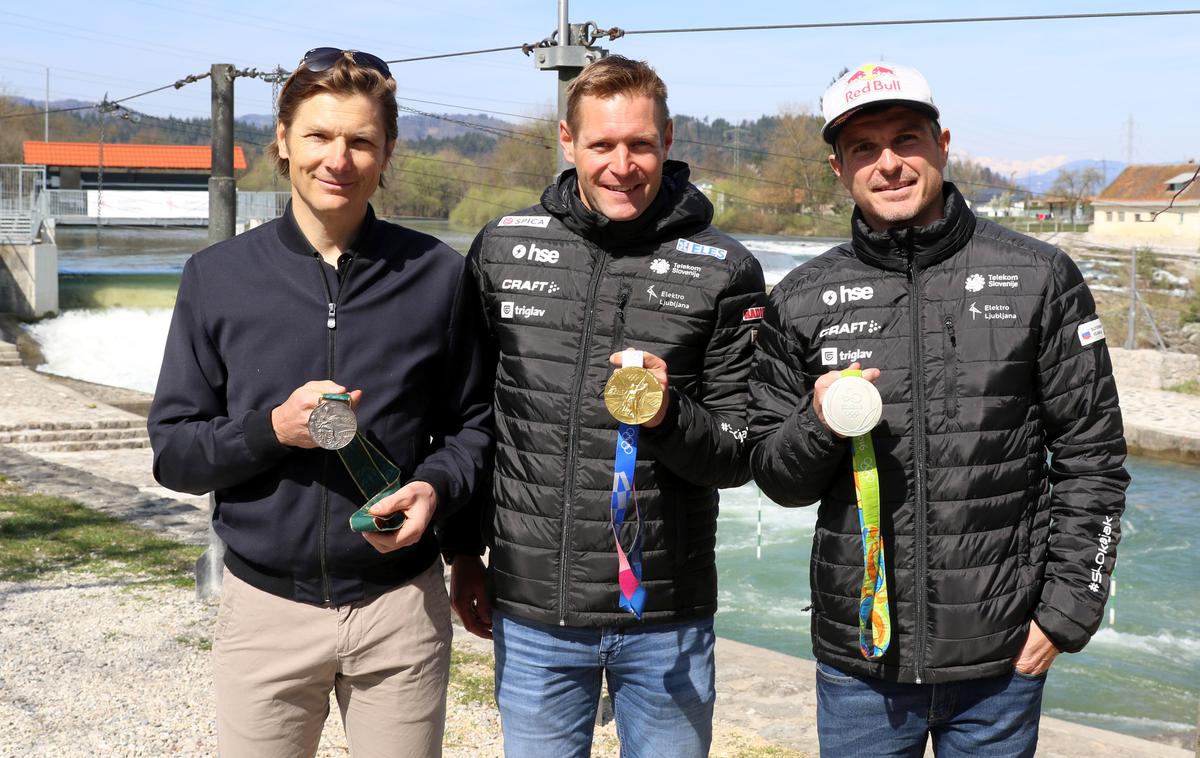 Andraž Vehovar. Peter Kauzer Benjamin Savšek | Andraž Vehovar, Benjamin Savšek in Peter Kauzer – vsak s svojo olimpijsko medaljo. | Foto Nina Jelenc