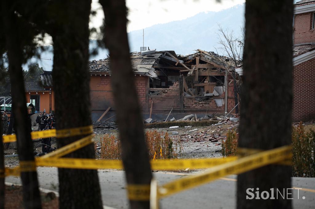 Južna Koreja - letalo pomotoma odvrglo bombe