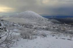 Na vrhu Brača 20 centimetrov snega