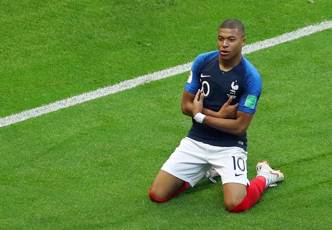 Kylian Mbappe je zabil dva gola, izsilil enajstmetrovko in Francijo popeljal v četrtfinale. | Foto: Reuters