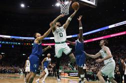 Tatum s trojko odločil derbi, prvi trojni dvojček Wembanyame #video