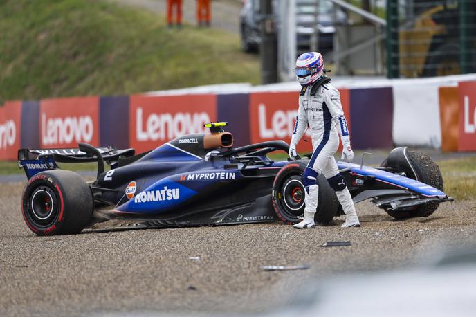 Suzuka Logan Sargeant Williams | Edini dramatični trenutek petkovih treningov je bila nesreča Logana Sargeanta z Williamsom. | Foto Reuters