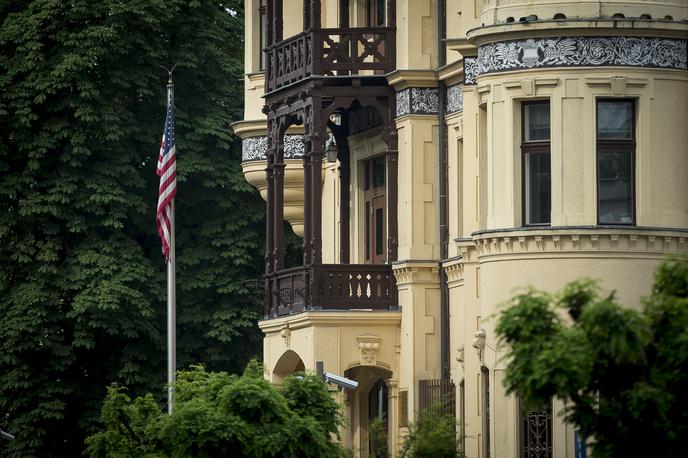 ameriško veleposlaništvo ZDA | Če spet ne bo nepredvidljivih zapletov, bo senat nato predvidoma še nocoj potrdil tudi veleposlanico. | Foto Ana Kovač