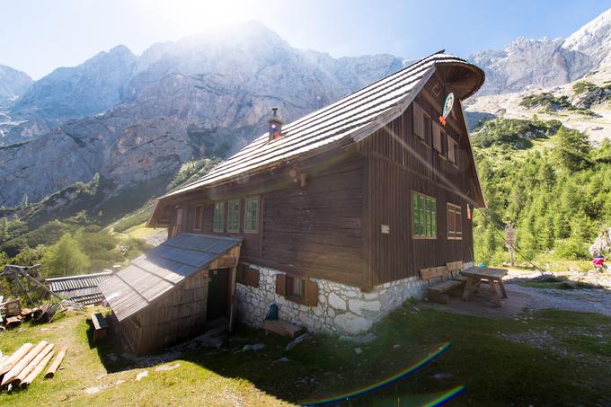 Dogovor o gradnji Češke koče je bil sklenjen 13. avgusta leta 1898 na Kredarici, medtem ko so njeno točno lokacijo izbrali leto pozneje.  | Foto: 