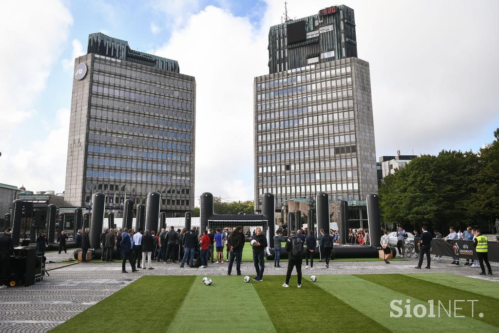 Uefa Ljubljana 2019 Trg Republike Nogomet v šolah