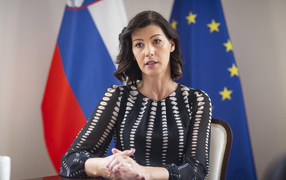 Dominika Švarc Pipan | Ministrica Dominika Švarc Pipan je v poročilu o domnevnih nepravilnostih pri nakupu stavbe na Litijski izpostavila prirejeno projektno dokumentacijo in sum o zunanjih vplivih. | Foto Bojan Puhek