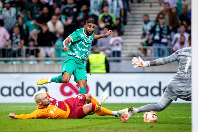 David Sualehe je zapravil lepo priložnost za izenačenje, a se je izkazal vratar Galatasaraya. | Foto: Vid Ponikvar