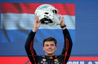 Verstappen prehitel Leclerca in si prvi nadel čelado za ameriški nogomet