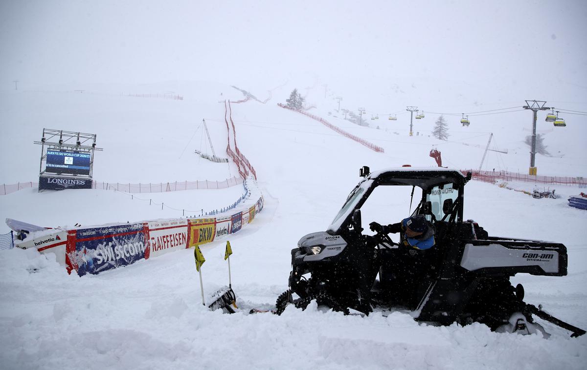 St. Moritz | Tudi načrtovani nedeljski superveleslalom za ženske je odpovedan. Razlog? Preobsežne snežne padavine in nevarnost proženja plazov. | Foto Guliverimage