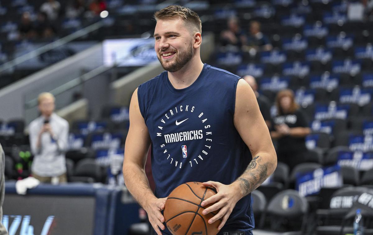 Luka Dončić | Luka Dončić je imel na tribuni posebno podporo. | Foto Guliverimage