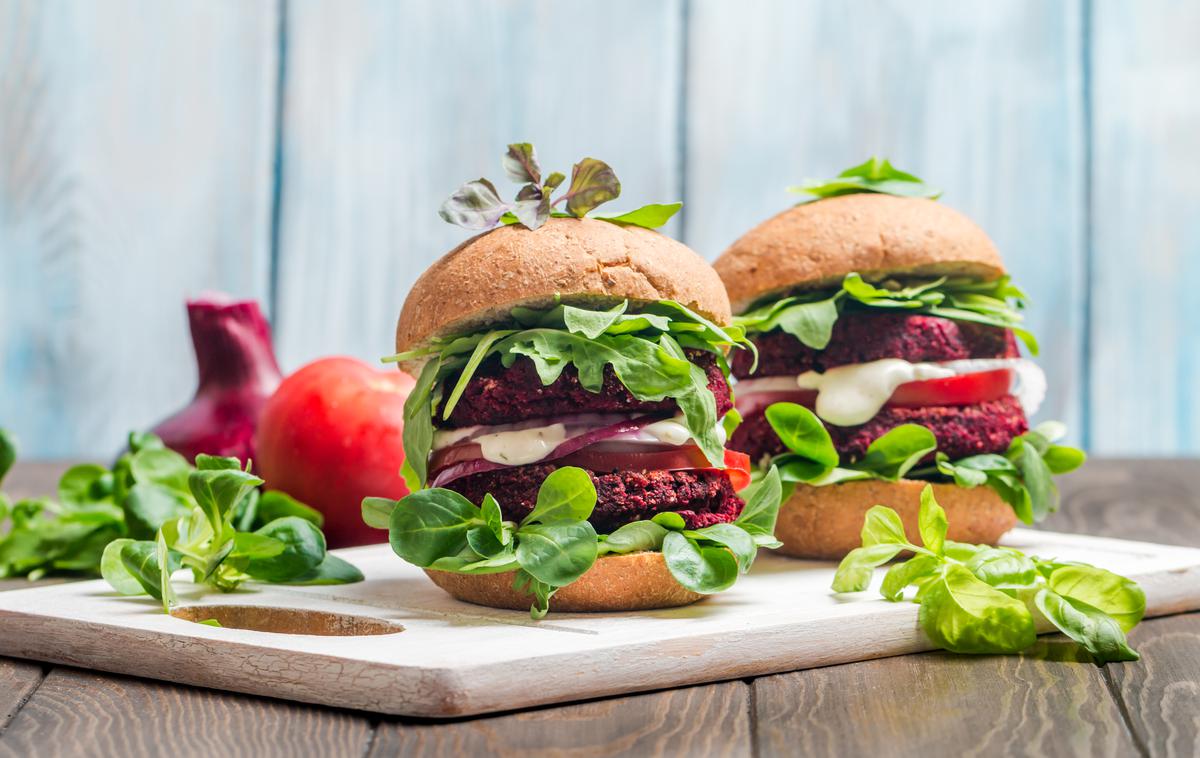 veganski burger | Veganski burger ostaja, je odločil EU-parlament. | Foto Getty Images