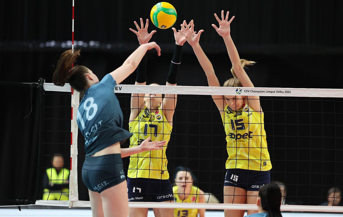 Calcit Volley Fenerbahče | Kamničanke so v Tivoliju izgubile proti Fenerbahčeju. | Foto www.alesfevzer.com