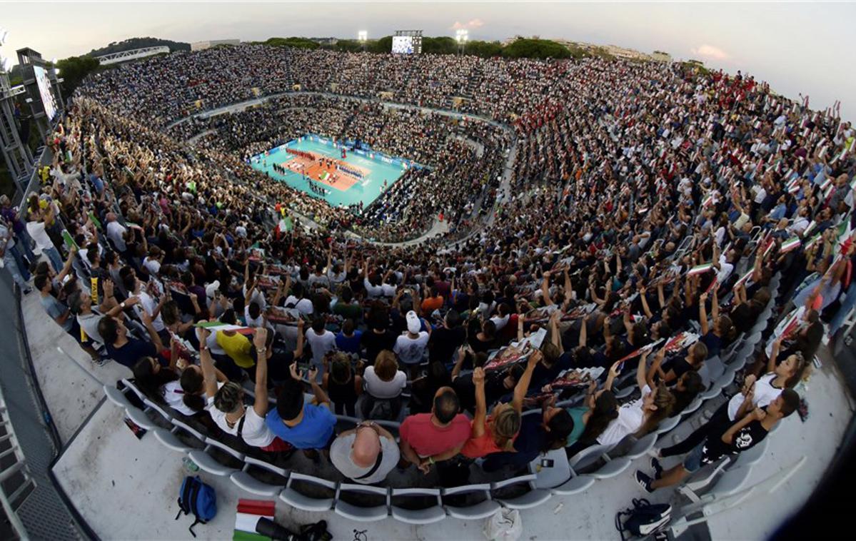 Rim | Italijani na kultnem objektu Foro Italico v Rimu, ki sprejme 11 tisoč gledalcev, brez težav premagali Japonsko. | Foto FIVB