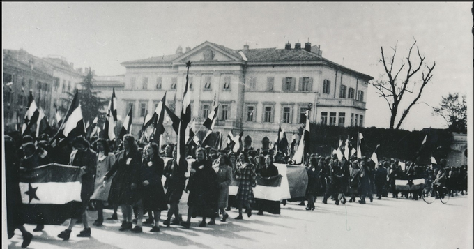 Projugoslovanske demonstracije v Gorici leta 1946 ob obisku zavezniške komisije. | Foto: Wikimedia Commons