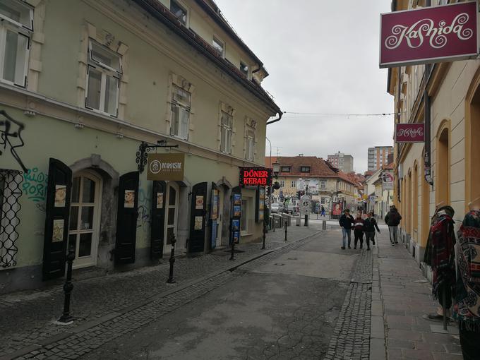 Okrepčevalnici Šeherezada na Trubarjevi v središču prestolnice je prodaja v zadnjih dneh padla za pet odstotkov.  | Foto: Anja Ciglarič