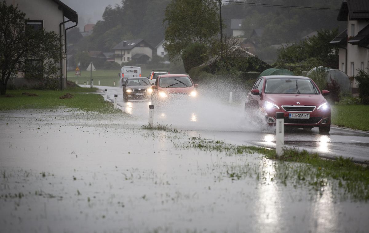 Visoka voda, poplave, dež, padavine. | Jutri bo še oblačno in deževno, napovedujejo meteorologi. | Foto Bojan Puhek