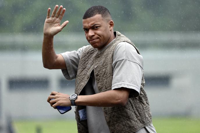 Kylian Mbappe | Madridski Real bo v novo sezono vstopil močnejši tudi za Kyliana Mbappeja, ki je z madridskim Realom sklenil pogodbo do leta 2029. | Foto Reuters