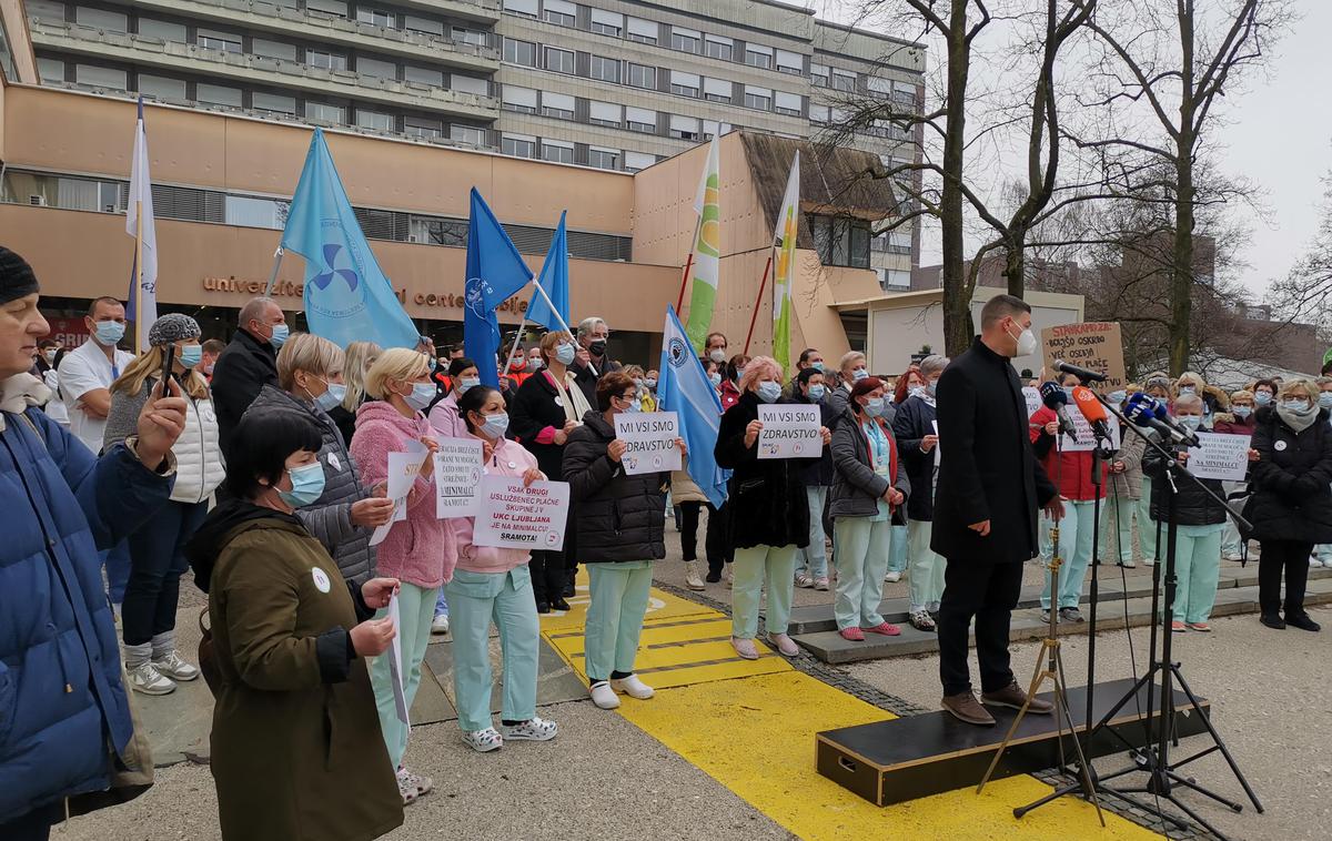 stavka | Včerajšnja stavka pred UKC Ljubljana.  | Foto Srdjan Cvjetović