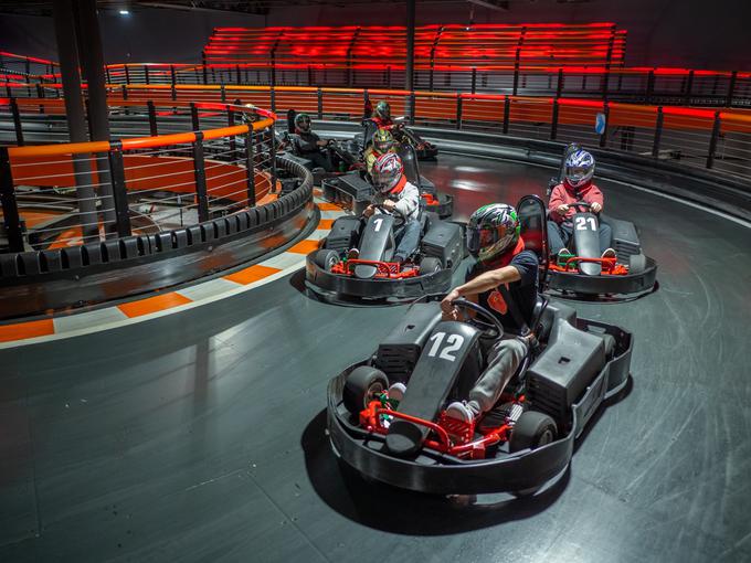 Ena ključnih novosti gradnje stez koprskega podjetja je uporaba tehnologije LED, s katero lahko v dvoranah pričarajo še bolj dinamično vzdušje. | Foto: 360 Karting