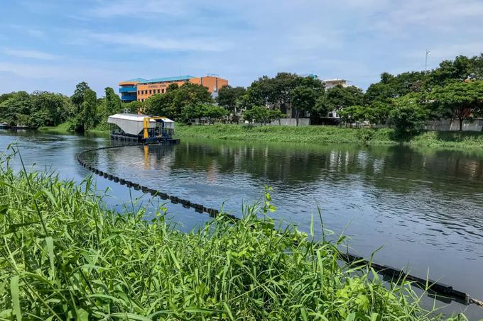 Prestreznik organizacije The Ocean Cleanup lahko ob maksimalni obremenitvi vsak dan zbere do 50 ton odpadkov, njegove zmogljivosti pa so skalabilne, kar pomeni, da ga je mogoče povsem prilagoditi delovanju vsaki lokaciji posebej.  | Foto: The Ocean Cleanup