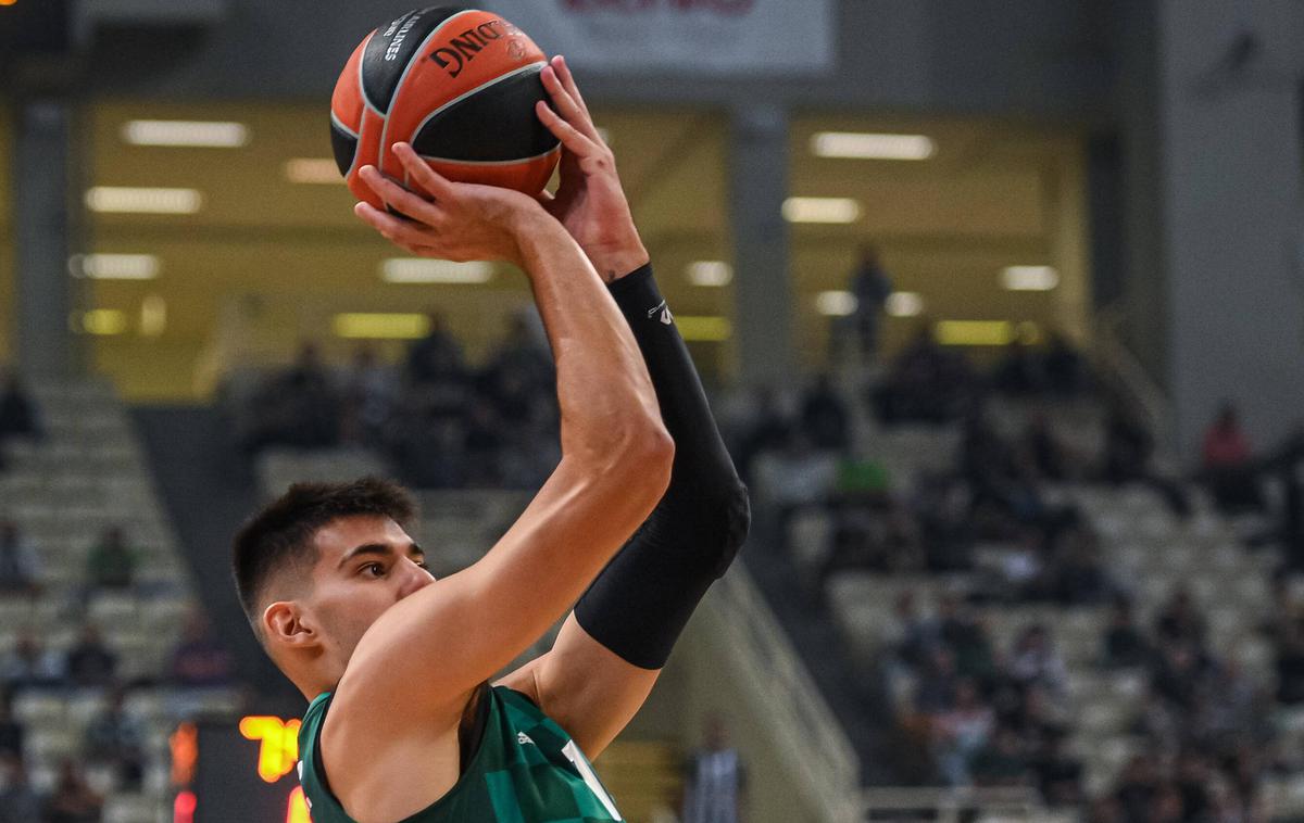 Panathinaikos Panagiotis Kalaitzakis | Panagiotis Kalaitzakis je poskrbel za koš večera. Zadel je čez celo igrišče. | Foto Guliver Image