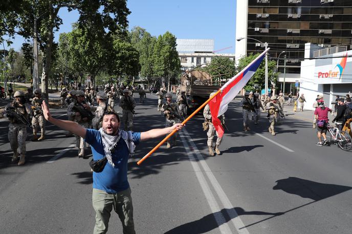 Protesti v Čilu | Od začetka protestov so v Čilu našteli že najmanj sedem smrtnih žrtev. | Foto Reuters