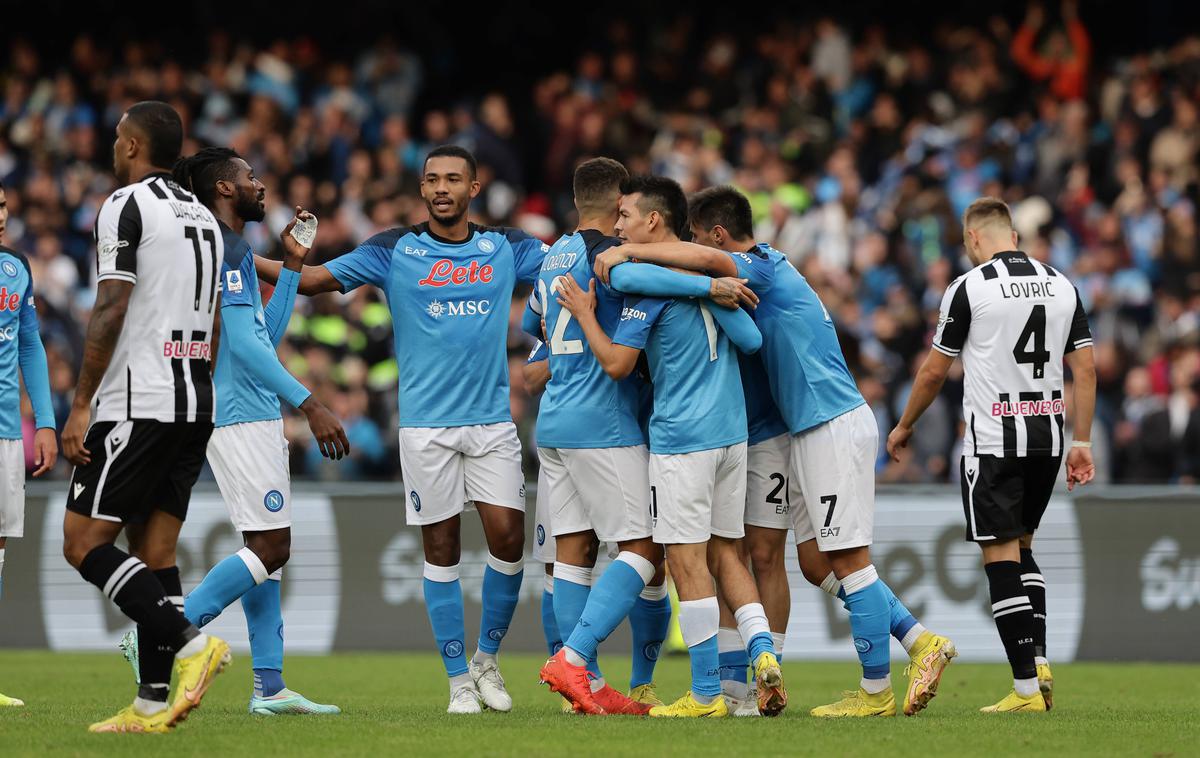 Napoli, Udinese, Sandi Lovrić | Napoli je za 11. zaporedno zmago v serie A s 3:2 premagal Udinese, za katerega igra slovenski dvojec Sandi Lovrić - Jaka Bijol. | Foto Guliverimage