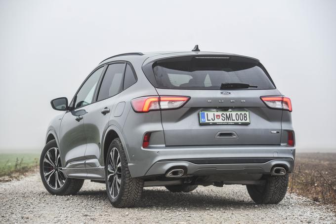 Povpraševanje po športnih terencih ne pojenja. Pri Fordu je lani 39 odstotkov kupcev izbralo SUV. Model, kot je kuga, je dobil tudi že priključno hibridno različico PHEV. | Foto: Gašper Pirman