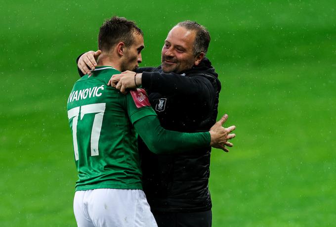 Goran Stanković je po skoraj dveh mesecih dočakal in pozdravil zadetek Đorđeta Ivanovića. | Foto: Vid Ponikvar