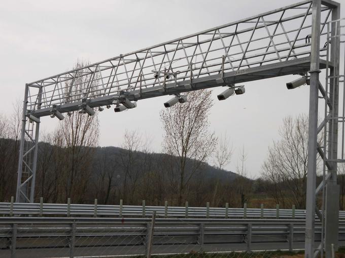 Nov sistem, ki bo nadziral tovorna vozila s skupno težo nad 3,5 tone. | Foto: Gašper Pirman