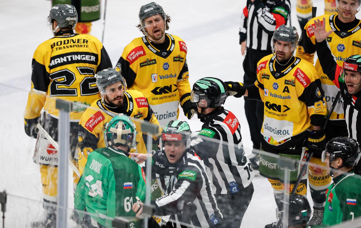 ICEHL: HK Olimpija - Pustertal | Ljubljančani v "pre-playoffu" zaostajajo z 0:1 v zmagah proti Pustertalu.  | Foto Luka Kotnik