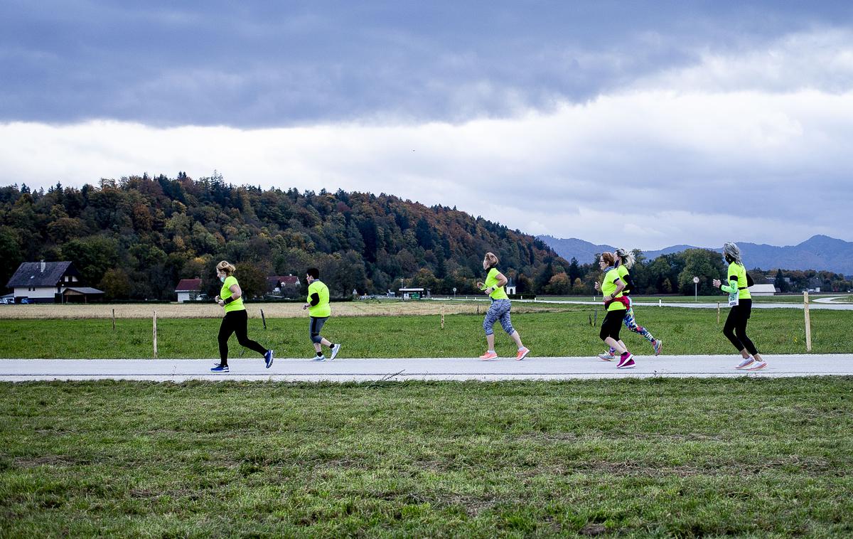 Maraton Tržič | Takole so v petek tekle ljubiteljice teka v Tržiču. | Foto Ana Kovač