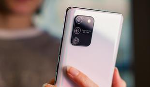 Samsung Galaxy S10 lite: ko se srednji cenovni razred spogleduje z višjim