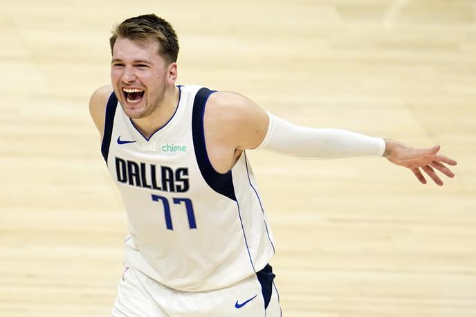 Luka Dončić | Luka Dončić je na kar sedmih tekmah od vseh desetih, kar jih je odigral v končnici (prav vse proti Los Angeles Clippers), že v prvem polčasu dosegel vsaj 20 točk. | Foto Guliverimage