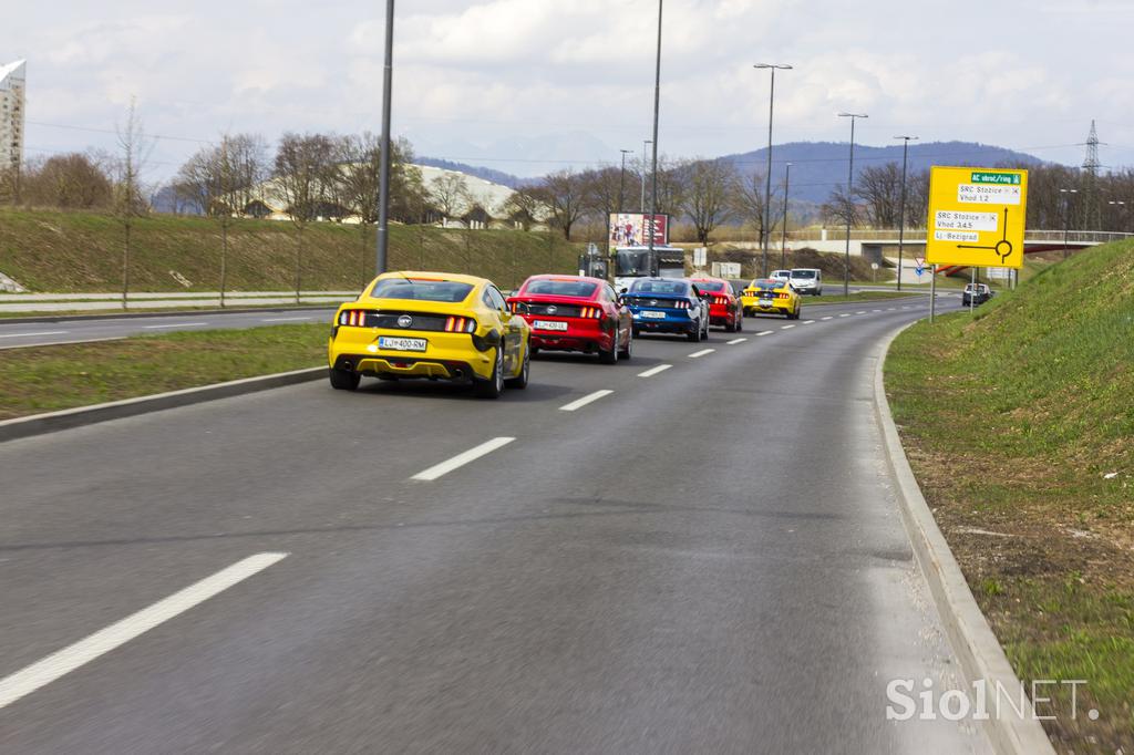 ford mustang karavana neukrotljivih avtosalon