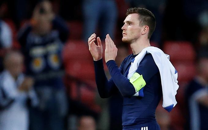 Andrew Robertson z Liverpoolom osvaja lovorike in redno zmaguje, s Škotsko pa ne doživlja večjih uspehov. | Foto: Reuters