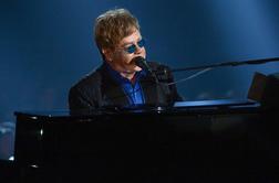 Elton John v boju proti aidsu